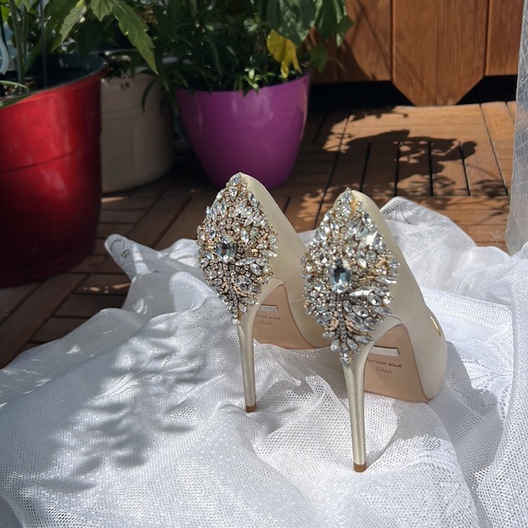Badgley Mischka Kiara Embellished Peep-toe Pump Ivory 6.5 - Picture 5 of 12